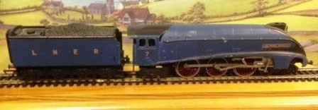 Wrenn: OO Gauge: A4 LNER Blue Sir Nigel Gresley No 7