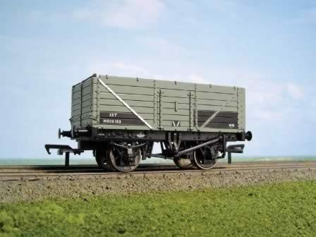 Bachmann: OO Gauge: 7 Plank End Door Wagon BR Grey