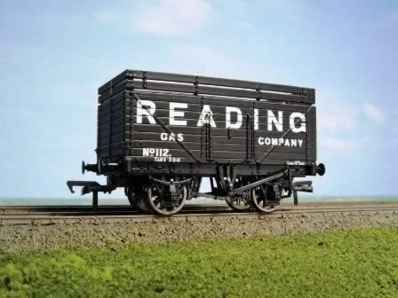 Bachmann: OO Gauge: 8 Plank Wagon With Coke Rail 'Reading Gas Company'