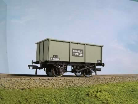 Bachmann: OO Gauge: 27 Ton Steel Tippler Wagon Chalk BR Grey