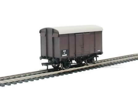 Bachmann: OO Gauge: 12 Ton Southern Plywood Side Vent Van Southern (Small Insignia)