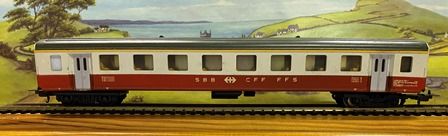 Lima: HO Gauge: Swiss 1st Class SBB SFF FFS Passenger Coach - A5085 18-34 000-7