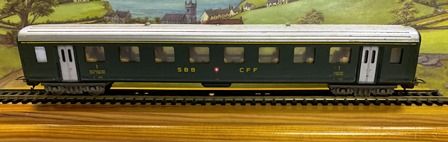 Lima: HO Gauge: Swiss 1st Class SBB CFF Passenger Coach - A2501