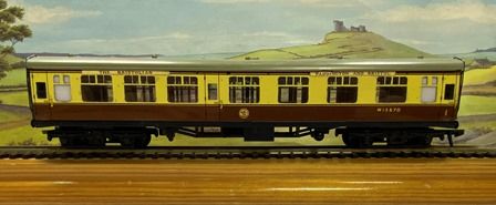 Hornby: Dublo OO Gauge: Western Region 1st Class Passenger Coach 'W15870'