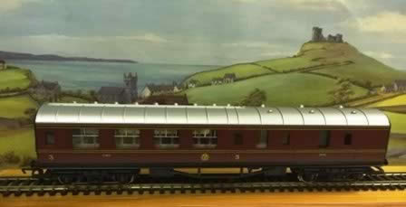 Hornby: OO Gauge: LMS Brake 3rd Class Coach (Crimson Lake) '5644' - Ref R475