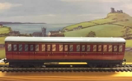 Hornby: Dublo OO Gauge: BR Suburban Coach