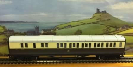 Hornby: OO Gauge: GWR Brake 3rd '4913' - Ref R457