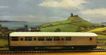 Hornby: OO Gauge: LNER Brake Composite (Teak Finish), Coach