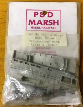P&D Marsh: N Gauge: Lambourn Racehorse Transporter With Horse And Jockey