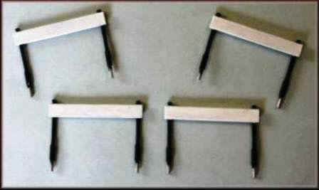 Knightwing: OO/HO Gauge: Modern Station Nameboards With Posts (Long)