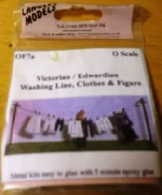 Langley: O Gauge: Washing Line Clothes & Figure Victorian