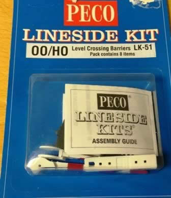 Peco: OO/HO Gauge: Lineside Kit Level Crossing Barriers