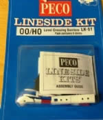 Peco: OO/HO Gauge: Lineside Kit Level Crossing Barriers
