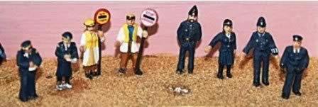 Langley: OO/HO Gauge: Police, Traffic Wardens & School Crossing Figures