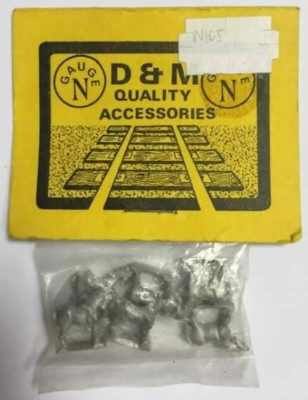 D&M: N Gauge: Standing horses