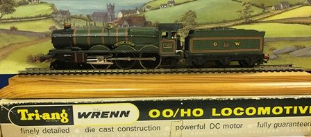 Wrenn: OO/HO Gauge: GW Green 'Devizes Castle' 4-6-0 '7002' Locomotive with Tender