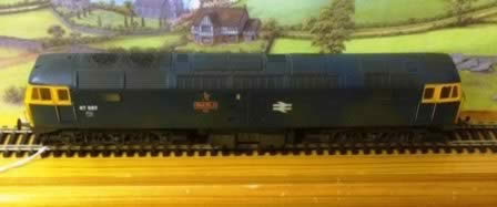 Lima: EM Gauge: Class 47 'Red Star' Locomotive '47 567'