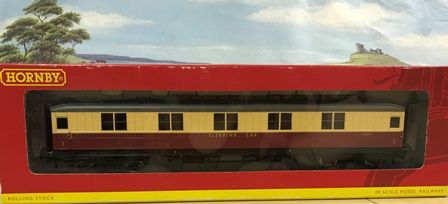 Hornby: OO Gauge: BR 61ft 6in Corridor 1st Class Sleeper Coach 'E1261E'