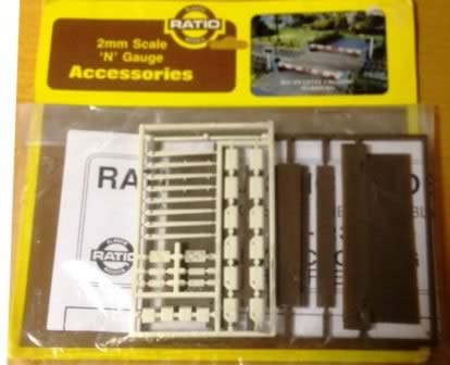 Ratio: N Gauge: Level Crossing With Barriers