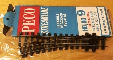 Peco: HO/OO9 Gauge: Electrofrog Left Hand Turnout