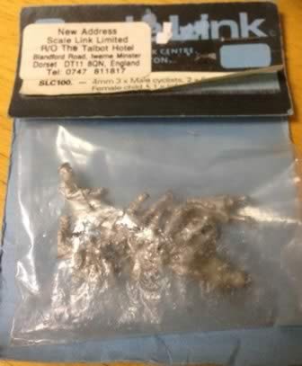 Scale Link: OO Gauge: 3 Cyclists & Female Children