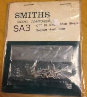 Smiths Model Components: OO Gauge: 10 Single Step Single Support