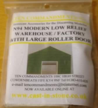 Tencommandments: N Gauge: Modern Low Relief Warehouse/Factory With Large Roller Door