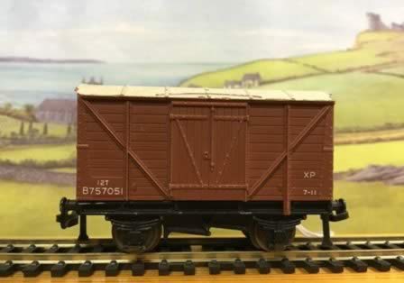 Hornby: Dublo OO Gauge: Ventilated Van 'B757051'