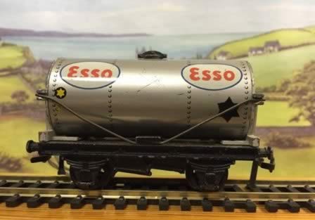 Hornby: Dublo OO Gauge: Small Tank Wagon 'Esso'
